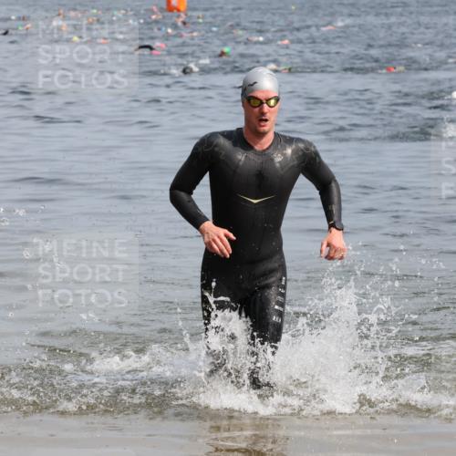 15.06.2025 - 27. Vierlanden-Triathlon Lena Gebhardt http://msf.ph/oto/8005280 15.06.2025 10:03:13 Schwimmen 406 meine-sportfotos.de