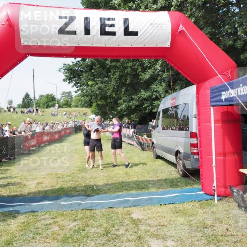 21.06.2025 - 27. Vierlanden-Triathlon MichiJ http://msf.ph/oto/8005283 15.06.2026 11:30:49 Ziel 610 meine-sportfotos.de