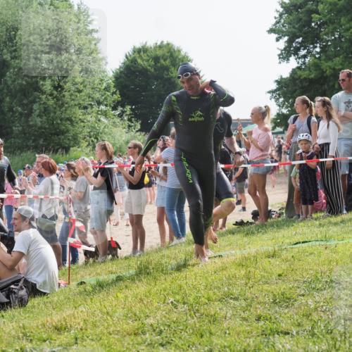 15.06.2025 - 27. Vierlanden-Triathlon KatJ http://msf.ph/oto/8005300 15.06.2025 10:04:21 Schwimmen 411, 416, 426, 453, 464 meine-sportfotos.de