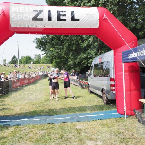 21.06.2025 - 27. Vierlanden-Triathlon MichiJ http://msf.ph/oto/8005321 15.06.2026 11:30:50 Ziel 610 meine-sportfotos.de