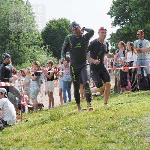15.06.2025 - 27. Vierlanden-Triathlon KatJ http://msf.ph/oto/8005333 15.06.2025 10:04:21 Schwimmen 411, 416, 426, 453, 464 meine-sportfotos.de