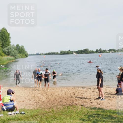 21.06.2025 - 27. Vierlanden-Triathlon MichiJ http://msf.ph/oto/8005343 15.06.2026 10:06:41 Schwimmen 367, 386, 388, 423, 440, 441, 457 meine-sportfotos.de