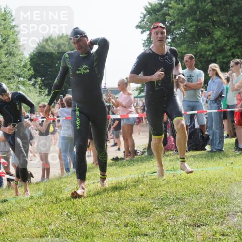 15.06.2025 - 27. Vierlanden-Triathlon KatJ http://msf.ph/oto/8005360 15.06.2025 10:04:22 Schwimmen 411, 416, 426, 453, 464 meine-sportfotos.de