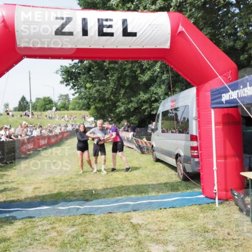 21.06.2025 - 27. Vierlanden-Triathlon MichiJ http://msf.ph/oto/8005363 15.06.2026 11:30:51 Ziel 610 meine-sportfotos.de