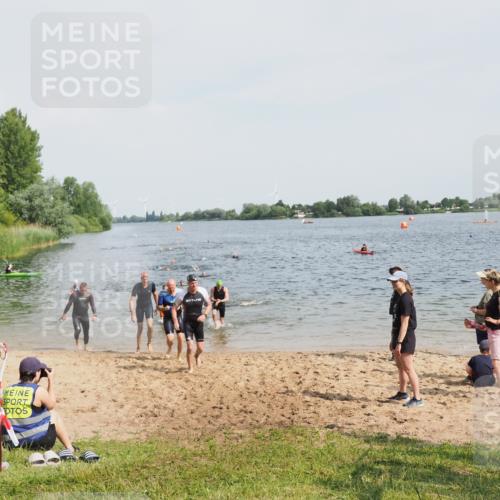 21.06.2025 - 27. Vierlanden-Triathlon MichiJ http://msf.ph/oto/8005366 15.06.2026 10:06:42 Schwimmen 367, 386, 388, 423, 440, 441, 457 meine-sportfotos.de
