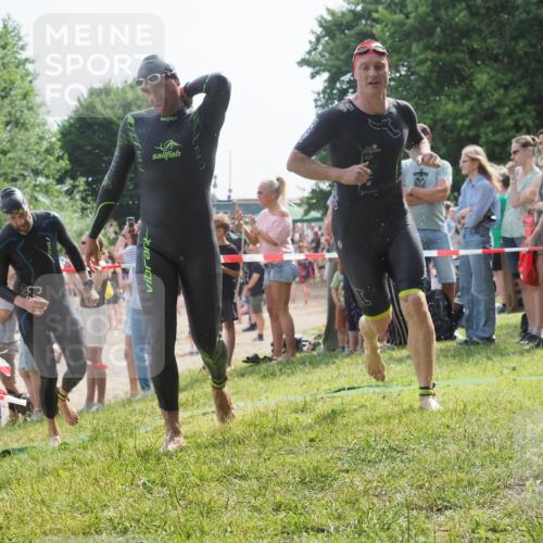 15.06.2025 - 27. Vierlanden-Triathlon KatJ http://msf.ph/oto/8005371 15.06.2025 10:04:22 Schwimmen 411, 416, 426, 453, 464 meine-sportfotos.de