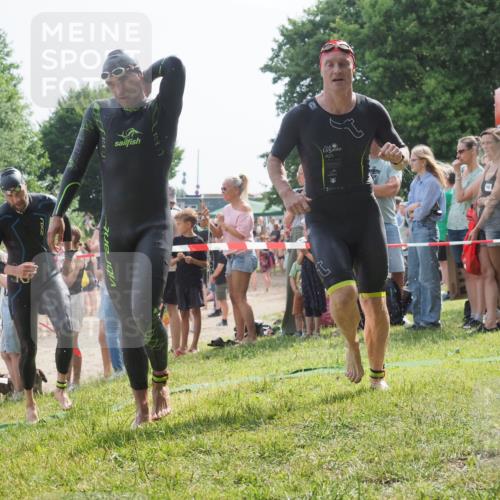 15.06.2025 - 27. Vierlanden-Triathlon KatJ http://msf.ph/oto/8005383 15.06.2025 10:04:22 Schwimmen 411, 416, 426, 453, 464 meine-sportfotos.de