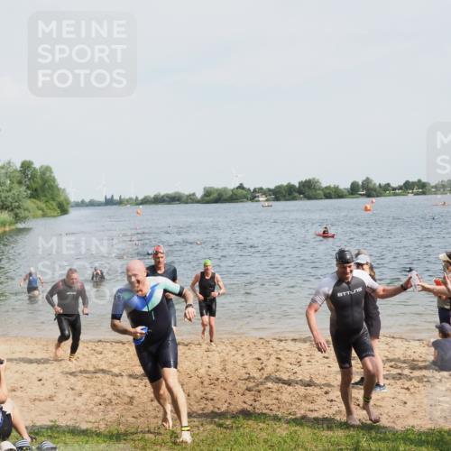 21.06.2025 - 27. Vierlanden-Triathlon MichiJ http://msf.ph/oto/8005384 15.06.2026 10:06:45 Schwimmen 367, 386, 388, 396, 423, 441, 457 meine-sportfotos.de