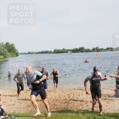 21.06.2025 - 27. Vierlanden-Triathlon MichiJ http://msf.ph/oto/8005404 15.06.2026 10:06:46 Schwimmen 367, 386, 388, 396, 423, 441, 457 meine-sportfotos.de
