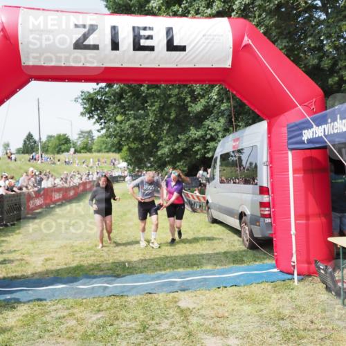 21.06.2025 - 27. Vierlanden-Triathlon MichiJ http://msf.ph/oto/8005417 15.06.2026 11:30:51 Ziel 610 meine-sportfotos.de
