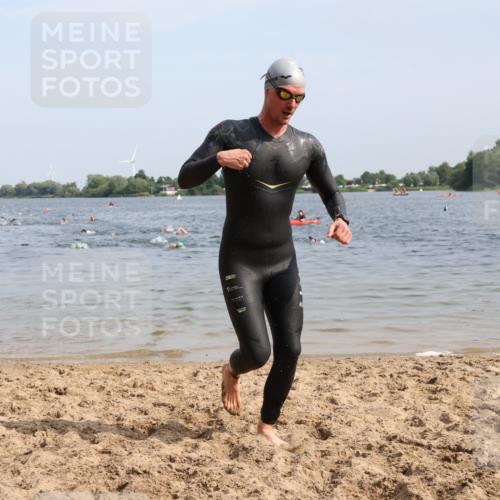 15.06.2025 - 27. Vierlanden-Triathlon Lena Gebhardt http://msf.ph/oto/8005428 15.06.2025 10:03:17 Schwimmen 406 meine-sportfotos.de
