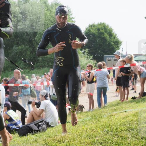 15.06.2025 - 27. Vierlanden-Triathlon KatJ http://msf.ph/oto/8005432 15.06.2025 10:04:24 Schwimmen 411, 416, 426, 453, 464 meine-sportfotos.de