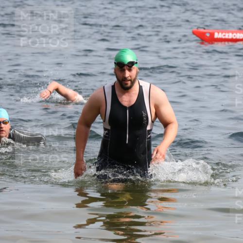 15.06.2025 - 27. Vierlanden-Triathlon Lena Gebhardt http://msf.ph/oto/8005450 15.06.2025 10:03:32 Schwimmen 377, 425, 432 meine-sportfotos.de