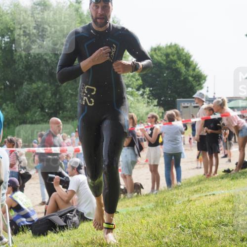 15.06.2025 - 27. Vierlanden-Triathlon KatJ http://msf.ph/oto/8005454 15.06.2025 10:04:24 Schwimmen 411, 416, 426, 453, 464 meine-sportfotos.de