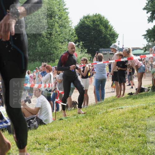15.06.2025 - 27. Vierlanden-Triathlon KatJ http://msf.ph/oto/8005470 15.06.2025 10:04:25 Schwimmen 416, 426, 453, 464 meine-sportfotos.de