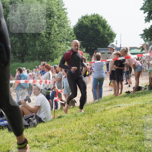 15.06.2025 - 27. Vierlanden-Triathlon KatJ http://msf.ph/oto/8005485 15.06.2025 10:04:25 Schwimmen 416, 426, 453, 464 meine-sportfotos.de