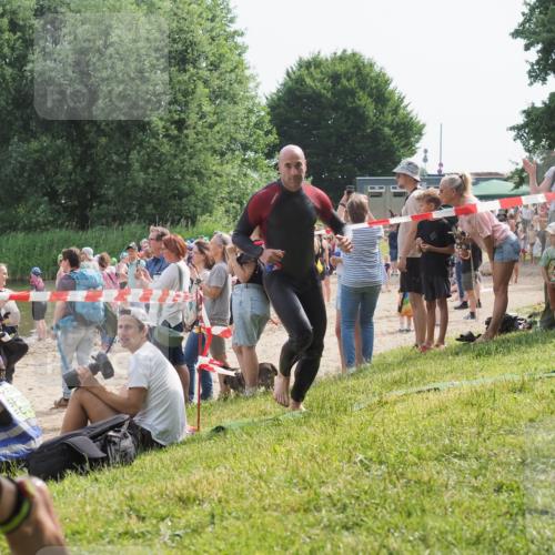 15.06.2025 - 27. Vierlanden-Triathlon KatJ http://msf.ph/oto/8005504 15.06.2025 10:04:26 Schwimmen 416, 426, 453, 464 meine-sportfotos.de