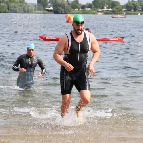 15.06.2025 - 27. Vierlanden-Triathlon Lena Gebhardt http://msf.ph/oto/8005510 15.06.2025 10:03:36 Schwimmen 377, 425, 432, 439 meine-sportfotos.de