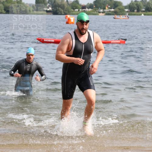 15.06.2025 - 27. Vierlanden-Triathlon Lena Gebhardt http://msf.ph/oto/8005515 15.06.2025 10:03:36 Schwimmen 377, 425, 432, 439 meine-sportfotos.de