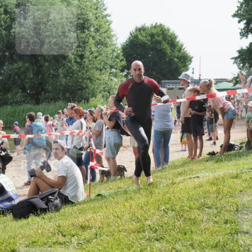 15.06.2025 - 27. Vierlanden-Triathlon KatJ http://msf.ph/oto/8005521 15.06.2025 10:04:26 Schwimmen 416, 426, 453, 464 meine-sportfotos.de