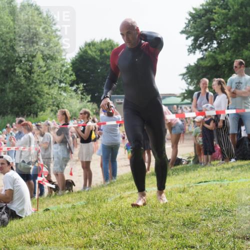 15.06.2025 - 27. Vierlanden-Triathlon KatJ http://msf.ph/oto/8005565 15.06.2025 10:04:27 Schwimmen 416, 426, 453, 464 meine-sportfotos.de