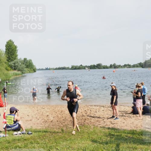 21.06.2025 - 27. Vierlanden-Triathlon MichiJ http://msf.ph/oto/8005651 15.06.2026 10:06:52 Schwimmen 131, 367, 386, 388, 396, 423, 429, 441, 457, 467 meine-sportfotos.de