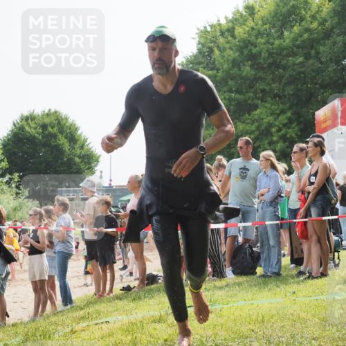 15.06.2025 - 27. Vierlanden-Triathlon KatJ http://msf.ph/oto/8005671 15.06.2025 10:04:38 Schwimmen 390, 404, 452 meine-sportfotos.de