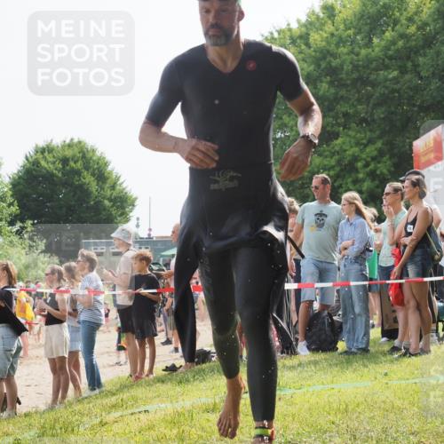 15.06.2025 - 27. Vierlanden-Triathlon KatJ http://msf.ph/oto/8005681 15.06.2025 10:04:38 Schwimmen 390, 404, 452 meine-sportfotos.de