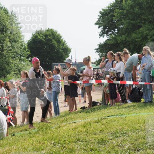 15.06.2025 - 27. Vierlanden-Triathlon KatJ http://msf.ph/oto/8005698 15.06.2025 10:04:42 Schwimmen 390, 404, 452 meine-sportfotos.de