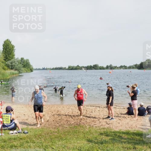 21.06.2025 - 27. Vierlanden-Triathlon MichiJ http://msf.ph/oto/8005699 15.06.2026 10:06:57 Schwimmen 131, 388, 396, 429, 467 meine-sportfotos.de