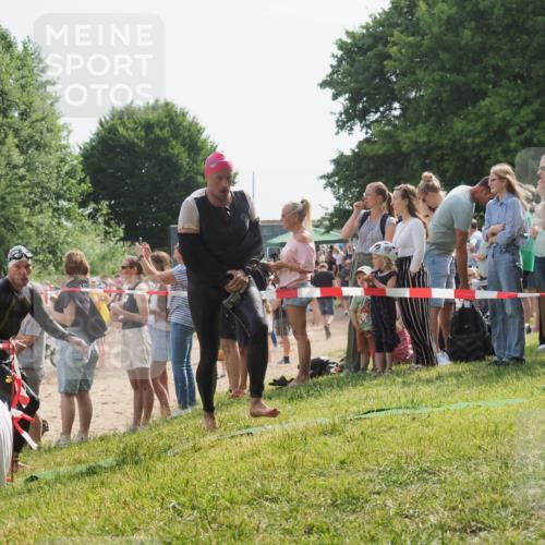 15.06.2025 - 27. Vierlanden-Triathlon KatJ http://msf.ph/oto/8005732 15.06.2025 10:04:43 Schwimmen 390, 404, 452 meine-sportfotos.de