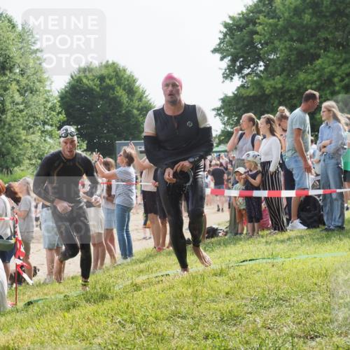 15.06.2025 - 27. Vierlanden-Triathlon KatJ http://msf.ph/oto/8005749 15.06.2025 10:04:44 Schwimmen 390, 404, 452 meine-sportfotos.de