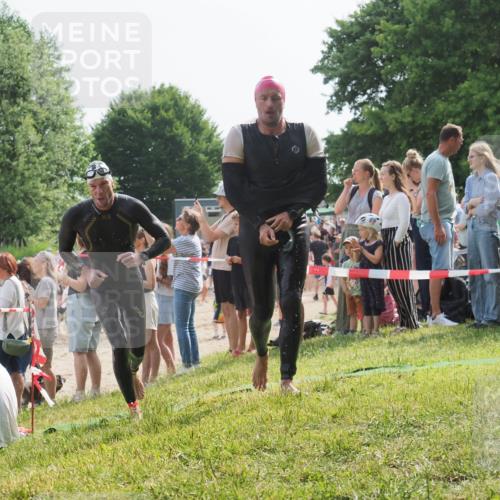 15.06.2025 - 27. Vierlanden-Triathlon KatJ http://msf.ph/oto/8005762 15.06.2025 10:04:44 Schwimmen 390, 404, 452 meine-sportfotos.de