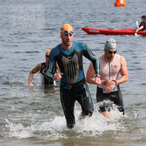 15.06.2025 - 27. Vierlanden-Triathlon Lena Gebhardt http://msf.ph/oto/8005768 15.06.2025 10:03:46 Schwimmen 377, 425, 427, 432, 436, 439, 1398 meine-sportfotos.de