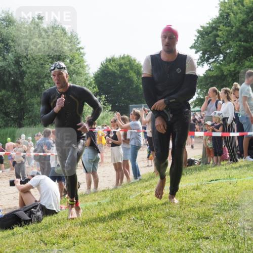 15.06.2025 - 27. Vierlanden-Triathlon KatJ http://msf.ph/oto/8005774 15.06.2025 10:04:45 Schwimmen 390, 404, 452 meine-sportfotos.de