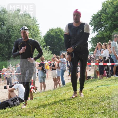 15.06.2025 - 27. Vierlanden-Triathlon KatJ http://msf.ph/oto/8005780 15.06.2025 10:04:45 Schwimmen 390, 404, 452 meine-sportfotos.de
