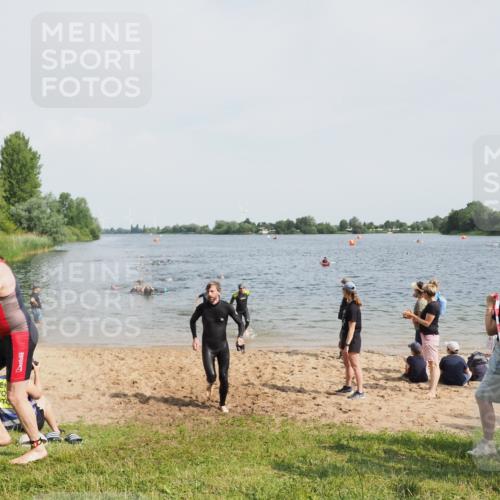 21.06.2025 - 27. Vierlanden-Triathlon MichiJ http://msf.ph/oto/8005788 15.06.2026 10:07:01 Schwimmen 131, 376, 429, 462, 467 meine-sportfotos.de