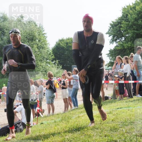 15.06.2025 - 27. Vierlanden-Triathlon KatJ http://msf.ph/oto/8005790 15.06.2025 10:04:45 Schwimmen 390, 404, 452 meine-sportfotos.de