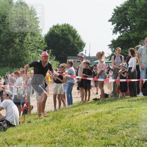 15.06.2025 - 27. Vierlanden-Triathlon KatJ http://msf.ph/oto/8005809 15.06.2025 10:04:54 Schwimmen 389, 390, 400 meine-sportfotos.de