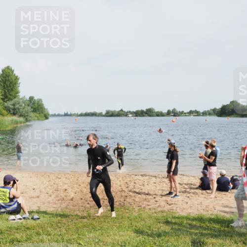 21.06.2025 - 27. Vierlanden-Triathlon MichiJ http://msf.ph/oto/8005810 15.06.2026 10:07:01 Schwimmen 131, 376, 429, 462, 467 meine-sportfotos.de