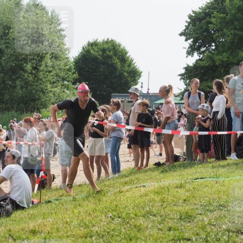 15.06.2025 - 27. Vierlanden-Triathlon KatJ http://msf.ph/oto/8005815 15.06.2025 10:04:54 Schwimmen 389, 390, 400 meine-sportfotos.de