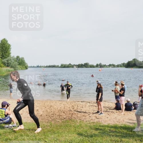 21.06.2025 - 27. Vierlanden-Triathlon MichiJ http://msf.ph/oto/8005822 15.06.2026 10:07:02 Schwimmen 131, 376, 429, 462, 467 meine-sportfotos.de