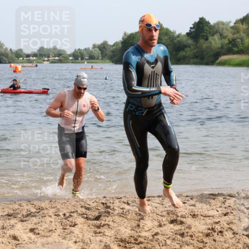 15.06.2025 - 27. Vierlanden-Triathlon Lena Gebhardt http://msf.ph/oto/8005841 15.06.2025 10:03:49 Schwimmen 377, 415, 425, 427, 432, 436, 439, 1398 meine-sportfotos.de