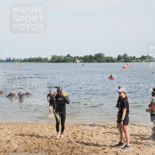 21.06.2025 - 27. Vierlanden-Triathlon MichiJ http://msf.ph/oto/8005842 15.06.2026 10:07:04 Schwimmen 131, 376, 429, 462, 467 meine-sportfotos.de