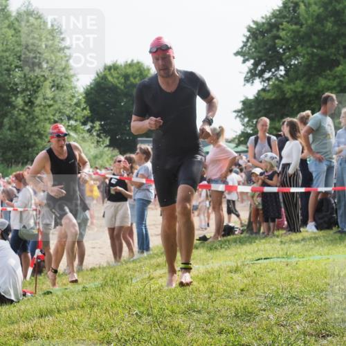 15.06.2025 - 27. Vierlanden-Triathlon KatJ http://msf.ph/oto/8005874 15.06.2025 10:04:56 Schwimmen 389, 400 meine-sportfotos.de