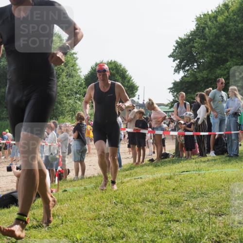 15.06.2025 - 27. Vierlanden-Triathlon KatJ http://msf.ph/oto/8005882 15.06.2025 10:04:57 Schwimmen 389, 400 meine-sportfotos.de