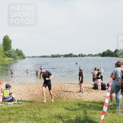 21.06.2025 - 27. Vierlanden-Triathlon MichiJ http://msf.ph/oto/8005916 15.06.2026 10:07:08 Schwimmen 131, 376, 459, 462 meine-sportfotos.de