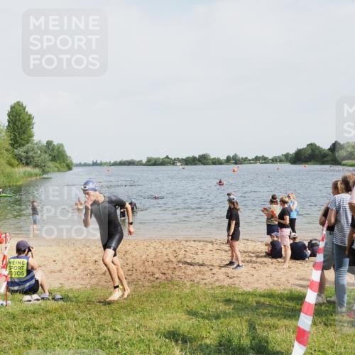 21.06.2025 - 27. Vierlanden-Triathlon MichiJ http://msf.ph/oto/8005920 15.06.2026 10:07:09 Schwimmen 376, 383, 459, 462 meine-sportfotos.de