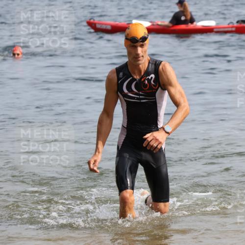 15.06.2025 - 27. Vierlanden-Triathlon Lena Gebhardt http://msf.ph/oto/8005933 15.06.2025 10:03:52 Schwimmen 415, 427, 436, 439, 1398 meine-sportfotos.de