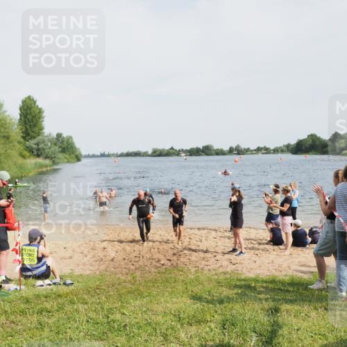 21.06.2025 - 27. Vierlanden-Triathlon MichiJ http://msf.ph/oto/8005943 15.06.2026 10:07:15 Schwimmen 383, 431, 459, 462 meine-sportfotos.de